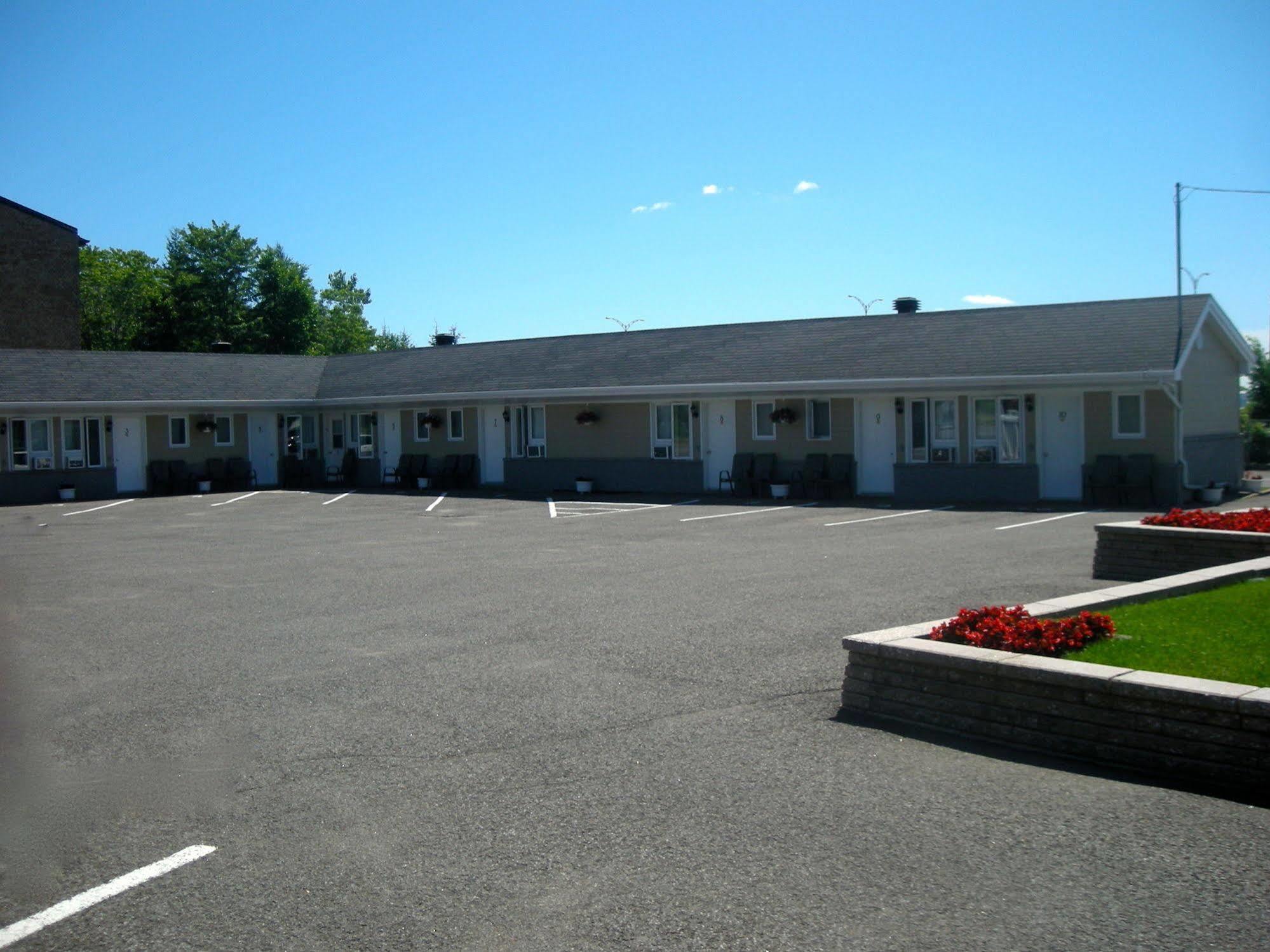 Motel Chevalier Québec Exterior foto
